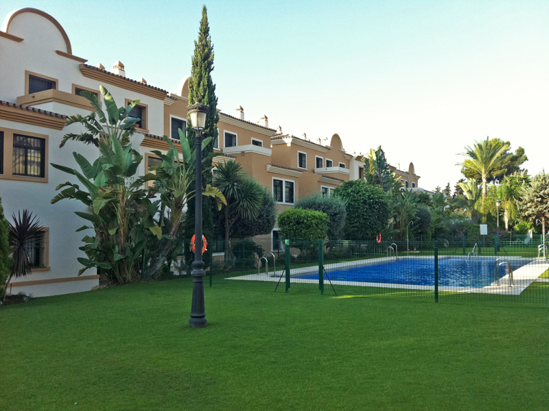 URBANIZACIÓN JARDINES DE LA COLONIA (San Pedro Alcántara)