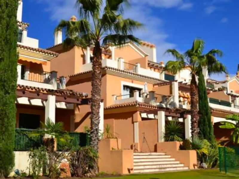 URBANIZACIÓN JARDINES DE LA COLONIA (San Pedro Alcántara)